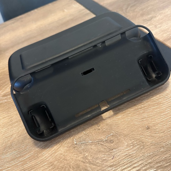 Nintendo Switch Lite Bundle - Picture 5 of 8